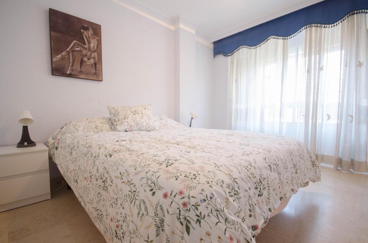 Aparment Neptuno- Located On The Promenade A Few Metres From The Beach. Estepona Exteriör bild