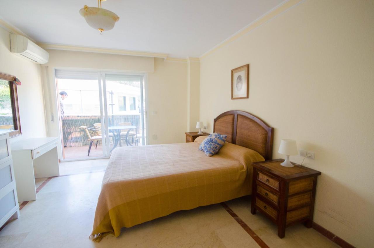 Aparment Neptuno- Located On The Promenade A Few Metres From The Beach. Estepona Exteriör bild