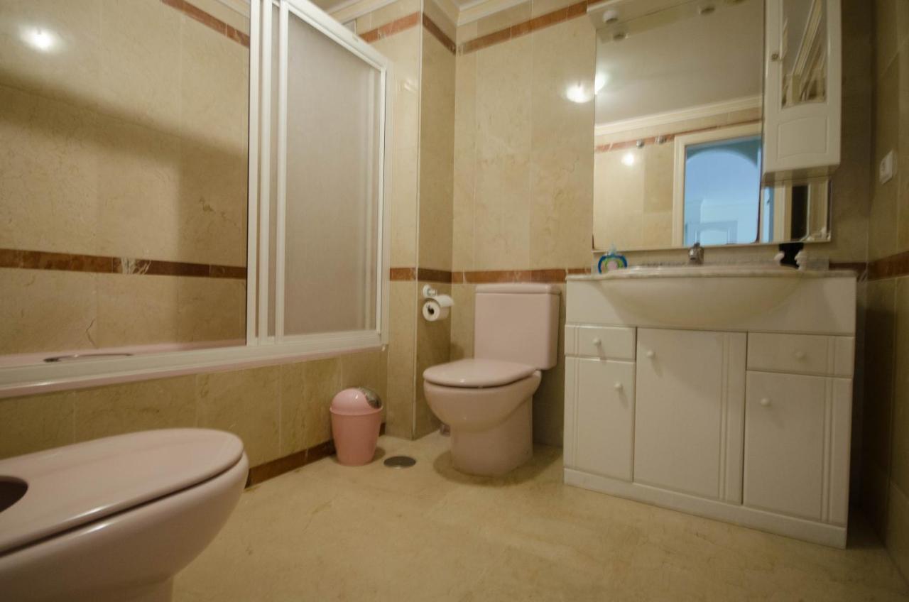 Aparment Neptuno- Located On The Promenade A Few Metres From The Beach. Estepona Exteriör bild