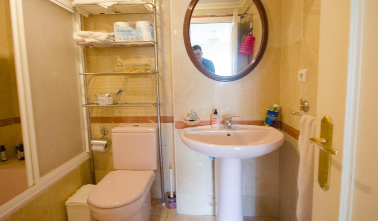 Aparment Neptuno- Located On The Promenade A Few Metres From The Beach. Estepona Exteriör bild