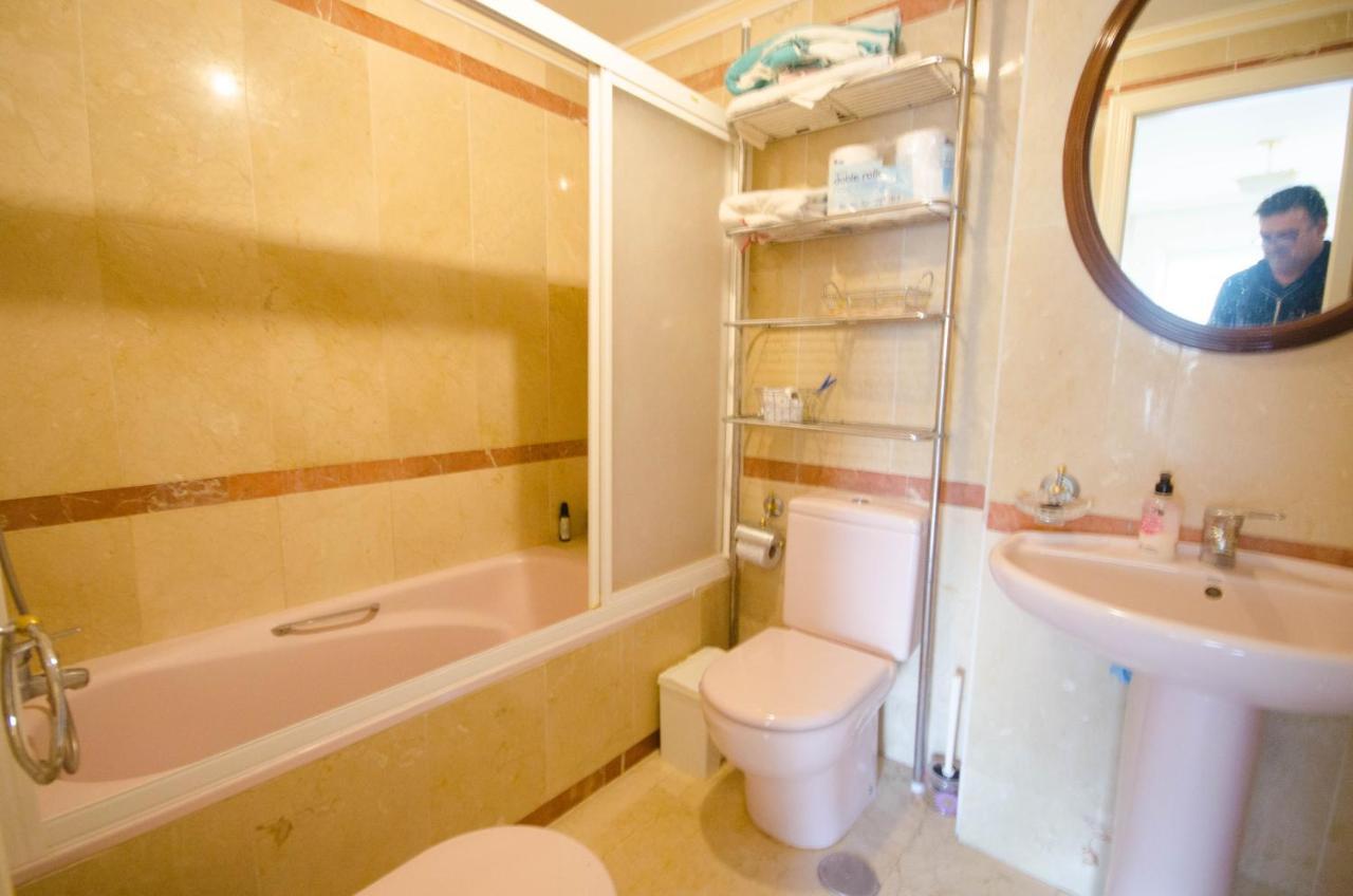 Aparment Neptuno- Located On The Promenade A Few Metres From The Beach. Estepona Exteriör bild