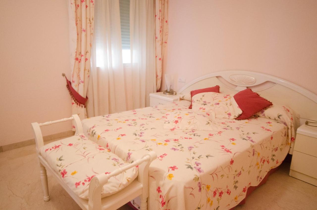 Aparment Neptuno- Located On The Promenade A Few Metres From The Beach. Estepona Exteriör bild