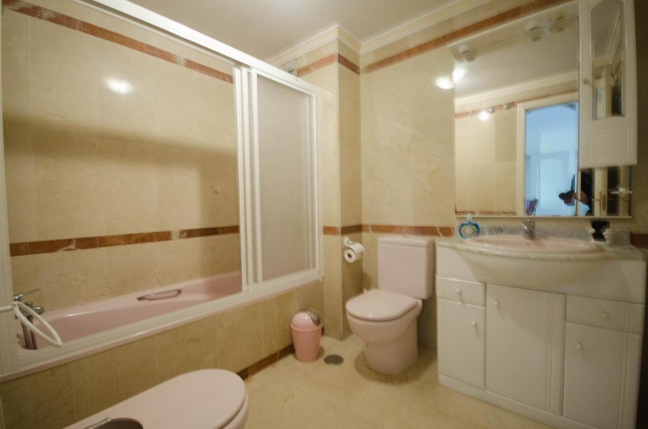Aparment Neptuno- Located On The Promenade A Few Metres From The Beach. Estepona Exteriör bild